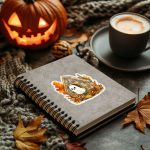 naklejka papierowa duszek w szklarni w ciepłych kolorach, idealna na Halloween