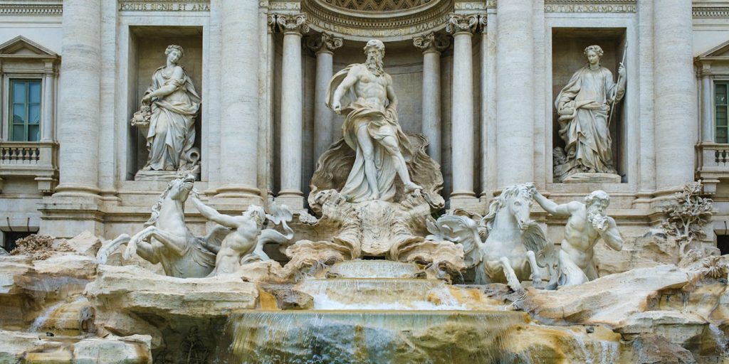 Fontanna di Trevi nocą – city break we Włoszech