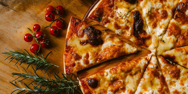 Co zjeść we Włoszech? pizza margarita