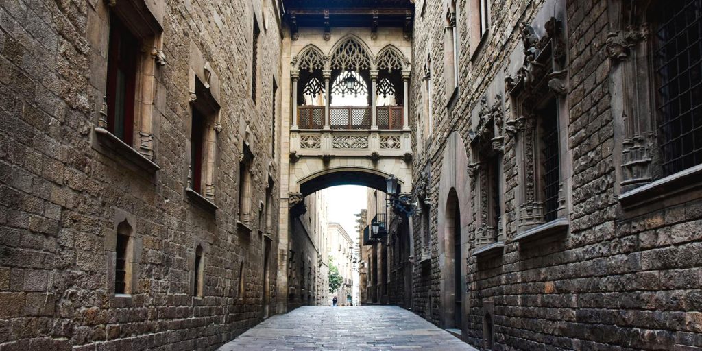 Barri Gòtic w dzielnicy Gotyckiej w Barcelonie