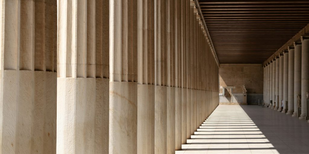Odbudowana Stoa Attalosa na Starożytnej Agorze w Atenach.